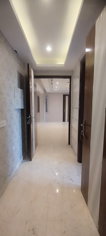 Building Lobby in 4 BHK Apartment at Meenal Semeion, Sector 41 – for Sale