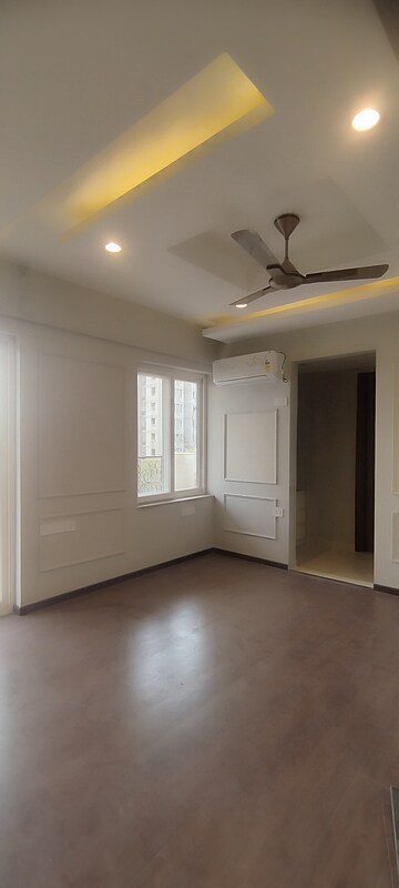 Room in 4 BHK Apartment at Meenal Semeion, Sector 41 – for Sale
