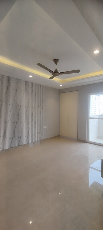 Room in 4 BHK Apartment at Meenal Semeion, Sector 41 – for Sale