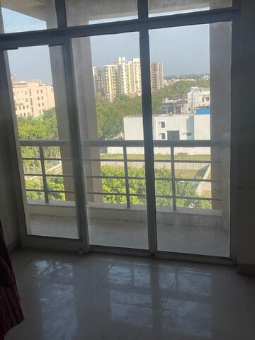 Room in 2.5 BHK Apartment at Ansal Paradise Crystal, Sushant Golf City – for Sale