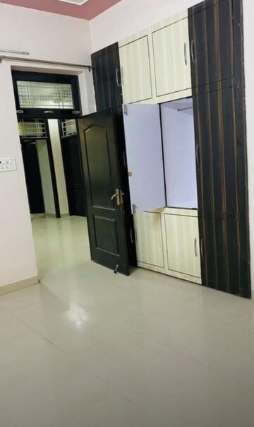 Room in 4 BHK Apartment at Ambience Caitriona, Sector 24 – for Sale