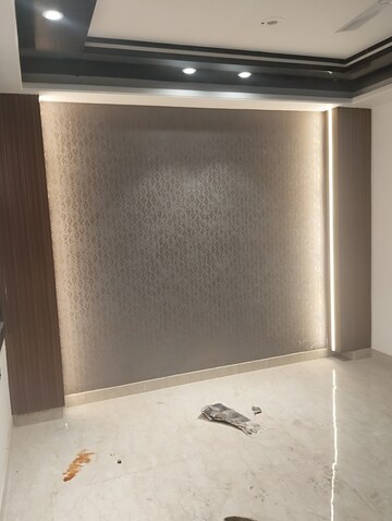 Room in 3 BHK Builder Floor at Mahavir Enclave – for Sale
