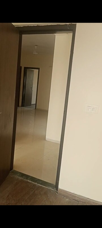 Building Lobby in 4 BHK Builder Floor at BPTP Parkland Pride, Sector 77 – for Sale