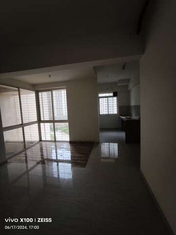 Room in 2 BHK Apartment at Puraniks Tokyo Bay Phase 1, Kasarvadavali – for Sale