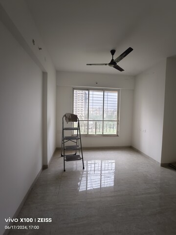 Room in 2 BHK Apartment at Puraniks Tokyo Bay Phase 1, Kasarvadavali – for Sale