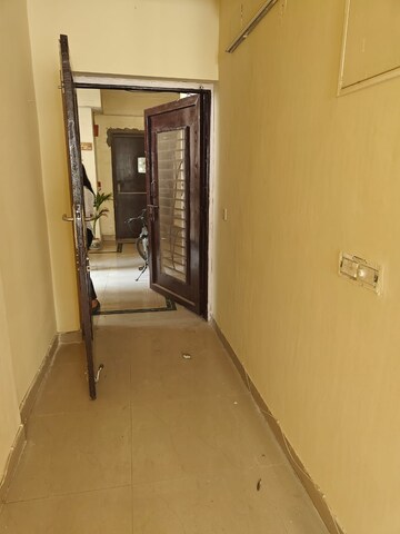 Room in 2 BHK Apartment at BPTP Princess Park, Sector 86 – for Sale