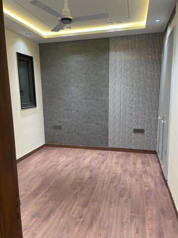 Room in 4 BHK Builder Floor at Sector 25 – for Sale