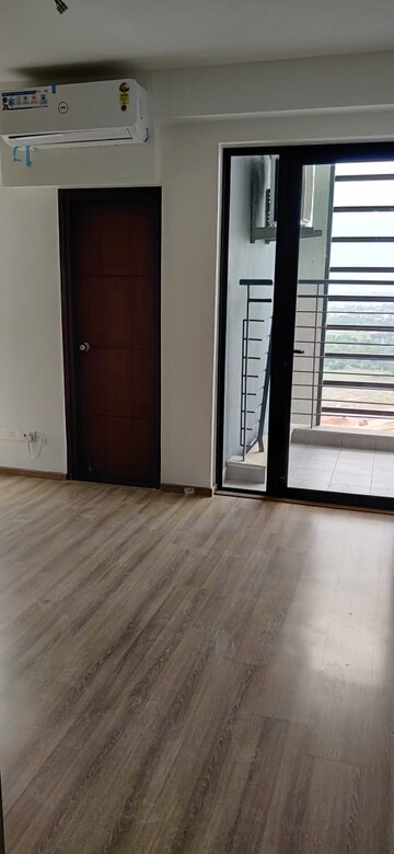 Room in 4 BHK Apartment at Godrej Icon, Sector 88a – for Sale