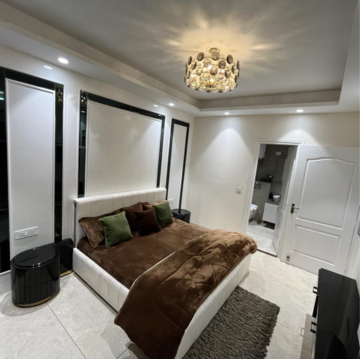 Team Area in 3 BHK Builder Floor at Roseate Homes, Ghazipur – for Sale