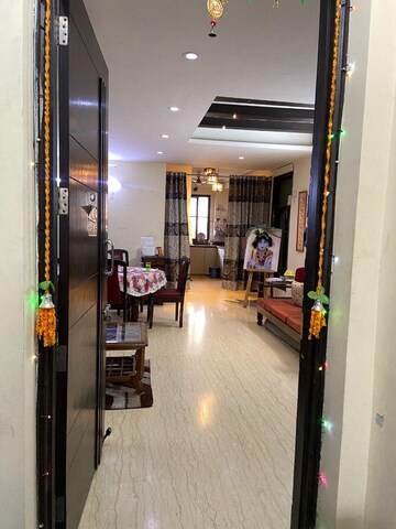 Parking in 4 BHK Builder Floor at Saket – for Sale