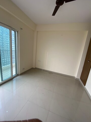 Room in 3 BHK Apartment at Proview Officer City 2, Raj Nagar Extension – for Sale