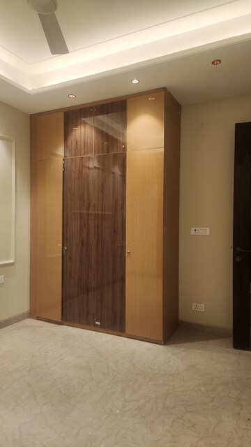 Furnished Amenities in 3 BHK Builder Floor at Ansal Sushant Lok I, Sector 43 – for Sale