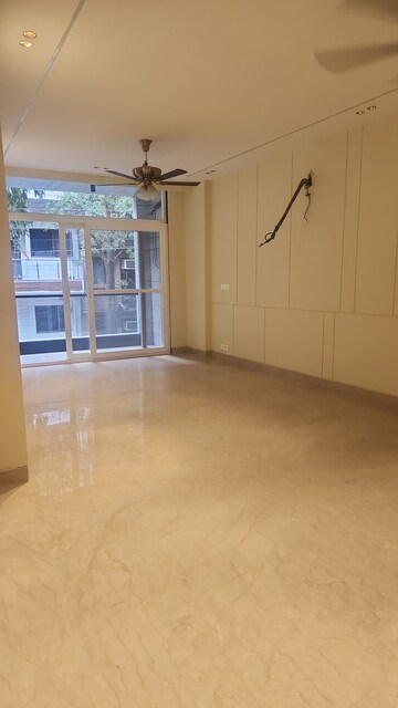 Staircase in 3 BHK Builder Floor at Ansal Sushant Lok I, Sector 43 – for Sale