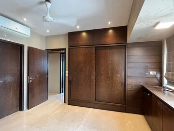Room in 2 BHK Apartment at Twin Towers, Prabhadevi – for Sale