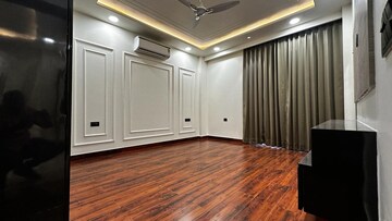 Room in 4 BHK Builder Floor at SS Mayfield Gardens, Sector 51 – for Sale