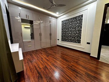 Room in 4 BHK Builder Floor at SS Mayfield Gardens, Sector 51 – for Sale