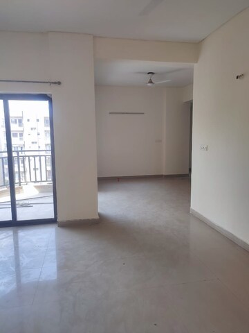 Room in 3.5 BHK Apartment at Ardee City Palm Grove Heights, Sector 52 – for Sale