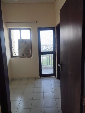 Room in 3.5 BHK Apartment at Ardee City Palm Grove Heights, Sector 52 – for Sale