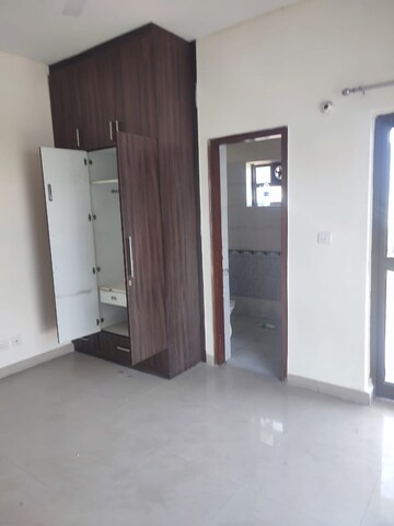 Room in 3.5 BHK Apartment at Ardee City Palm Grove Heights, Sector 52 – for Sale
