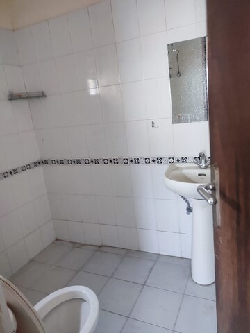 Bathroom in 3.5 BHK Apartment at Ardee City Palm Grove Heights, Sector 52 – for Sale