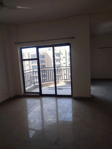 Room in 3.5 BHK Apartment at Ardee City Palm Grove Heights, Sector 52 – for Sale