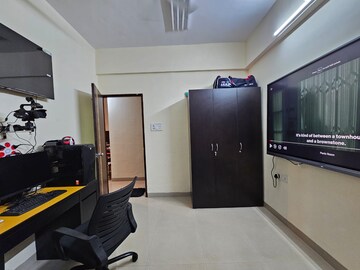 Master Bedroom in 2 BHK Apartment at Bhatia Esspee Towers, Borivali East – for Sale