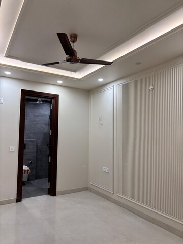 Building Lobby in 4 BHK Builder Floor at Sainik Colony – for Sale
