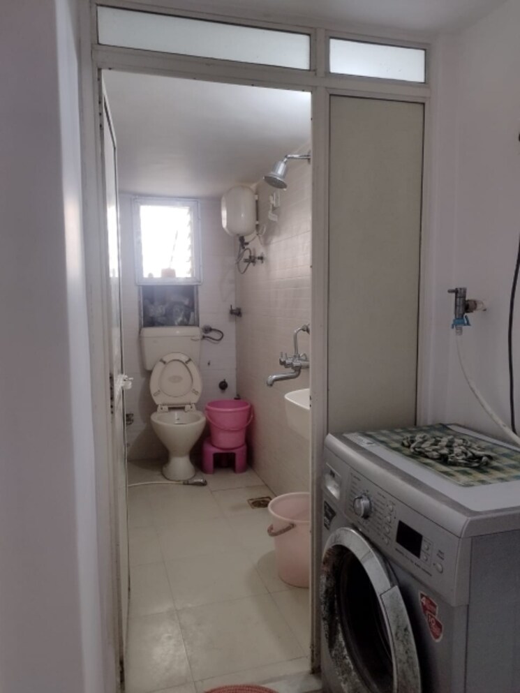 Bathroom, link-garden 1 Bedroom 450 Sq.Ft. Apartment In Andheri West Mumbai 7173229