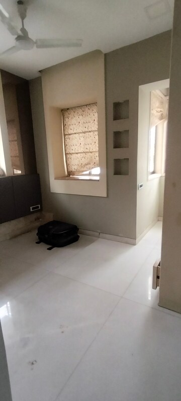 Bedroom in 3.5 BHK Apartment at Worli Naka – for Sale