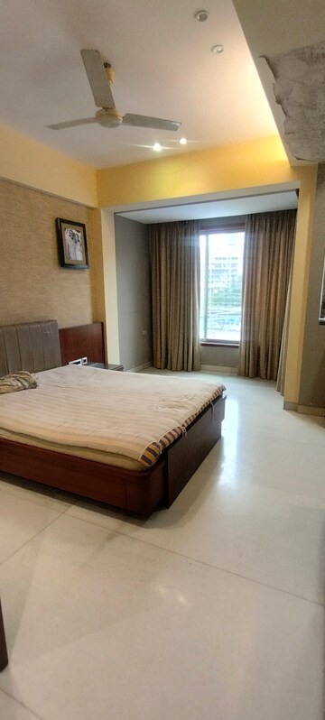 Bedroom in 3.5 BHK Apartment at Worli Naka – for Sale