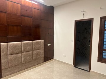 Room in 4 BHK Apartment at Pioneer Park Presidia, Sector 62 – for Sale