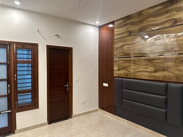 Room in 4 BHK Apartment at Pioneer Park Presidia, Sector 62 – for Sale