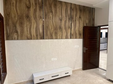 Furnished Amenities in 4 BHK Apartment at Pioneer Park Presidia, Sector 62 – for Sale