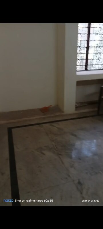 Room in 4 BHK Apartment at Mayur Vihar – for Sale