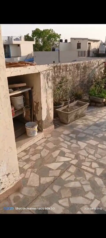 Parking in 4 BHK Apartment at Mayur Vihar – for Sale