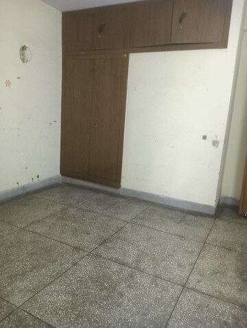 Room in 1 RK Builder Floor at Sector 36 Greater Noida – for Sale