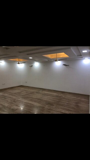 Room in 4 BHK Builder Floor at Eros Lakewood City, Suraj Kund – for Sale
