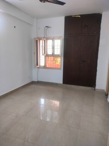 Room in 3 BHK Apartment at Eldeco Riviera, Pi Greater Noida – for Sale