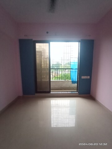 Room in 1 BHK Apartment at Sanghvi Valley, Kalwa – for Sale