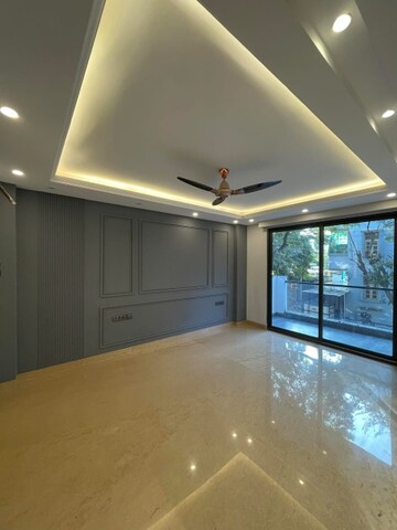 Room in 3 BHK Builder Floor at Sector 27 – for Sale