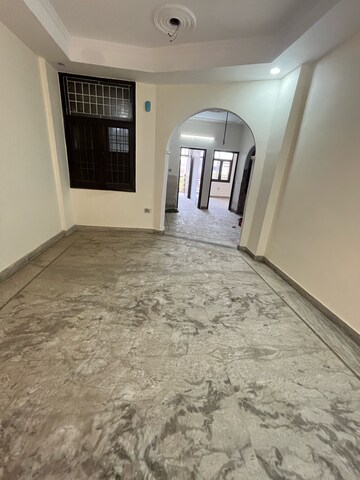 Room in 3 BHK Apartment at Shalimar Apartments Shalimar Garden, Shalimar Garden – for Sale