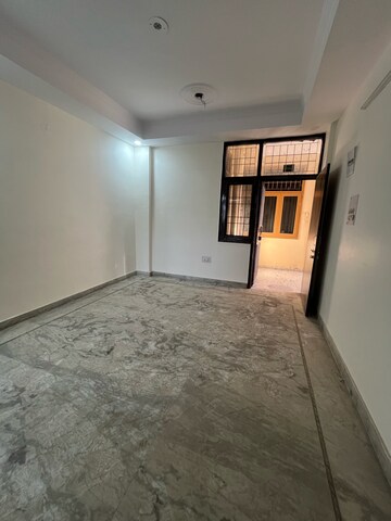 Room in 3 BHK Apartment at Shalimar Apartments Shalimar Garden, Shalimar Garden – for Sale