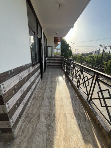 Balcony in 3 BHK Apartment at Shalimar Apartments Shalimar Garden, Shalimar Garden – for Sale
