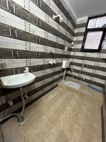 Balcony in 3 BHK Apartment at Shalimar Apartments Shalimar Garden, Shalimar Garden – for Sale