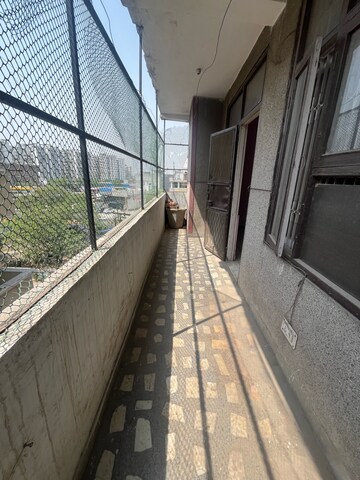 Balcony in 2 BHK Apartment at Shalimar Apartments Shalimar Garden, Shalimar Garden – for Sale