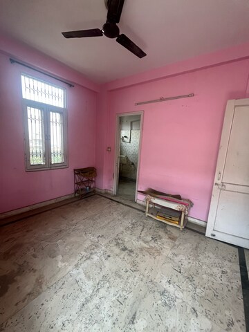 Room in 2 BHK Apartment at Shalimar Apartments Shalimar Garden, Shalimar Garden – for Sale
