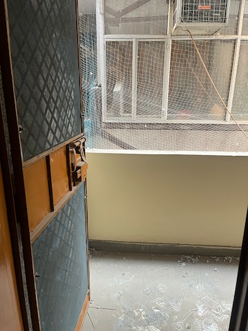 Balcony in 2 BHK Apartment at Shalimar Apartments Shalimar Garden, Shalimar Garden – for Sale