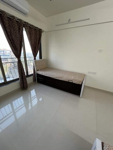 Room in 1 BHK Apartment at Runwal Greens, Mulund West – for Sale