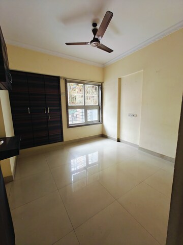 Room in 2.5 BHK Apartment at Highland Annex, Majiwada – for Sale