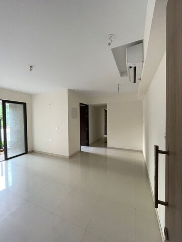 Room in 2 BHK Apartment at Lodha Casa Maxima, Mira Road East – for Sale